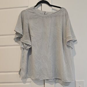 Liz Claiborne Light Gray Leaf Pattern Blouse